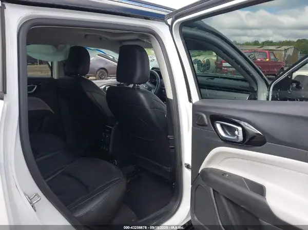 3C4NJDCB4NT111538 2022 JEEP COMPASS - Image 8