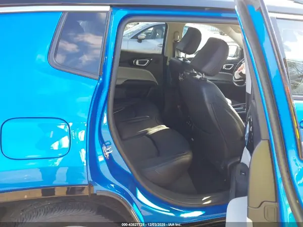 3C4NJDCB4NT147911 2022 JEEP COMPASS - Image 8