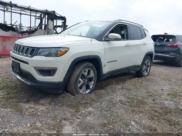 3C4NJDCB5JT100817 2018 JEEP COMPASS - Image 2