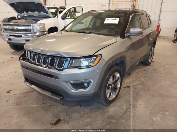 3C4NJDCB5JT104365 2018 JEEP COMPASS - Image 2
