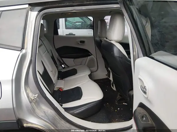 3C4NJDCB5JT135034 2018 JEEP COMPASS - Image 8