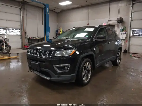 3C4NJDCB5JT153663 2018 JEEP COMPASS - Image 2