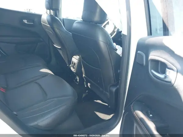 3C4NJDCB5JT168602 2018 JEEP COMPASS - Image 8
