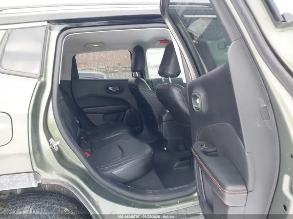3C4NJDCB5JT207673 2018 JEEP COMPASS - Image 8