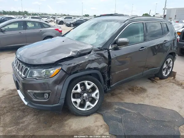 3C4NJDCB5JT265962 2018 JEEP COMPASS - Image 2