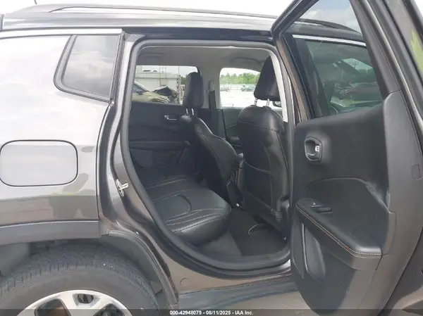 3C4NJDCB5JT265962 2018 JEEP COMPASS - Image 8