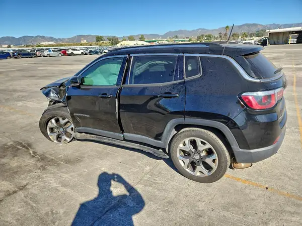 3C4NJDCB5JT283703 2018 JEEP COMPASS - Image 2