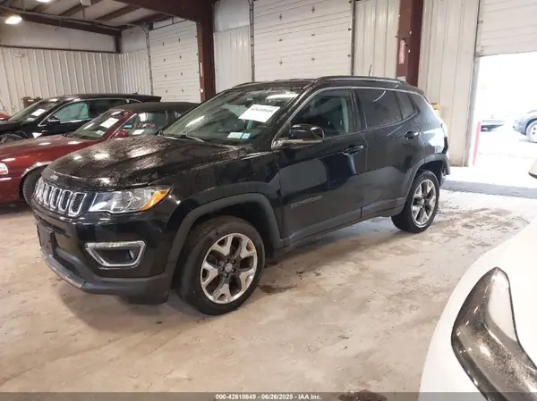 3C4NJDCB5JT284303 2018 JEEP COMPASS - Image 2