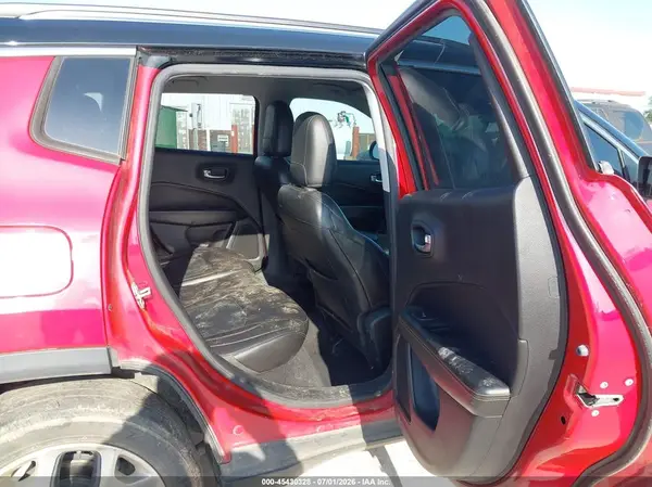 3C4NJDCB5JT320703 2018 JEEP COMPASS - Image 8