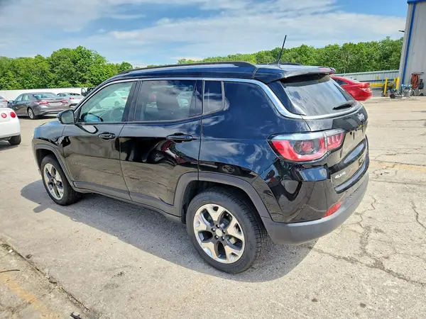 3C4NJDCB5JT329112 2018 JEEP COMPASS - Image 2