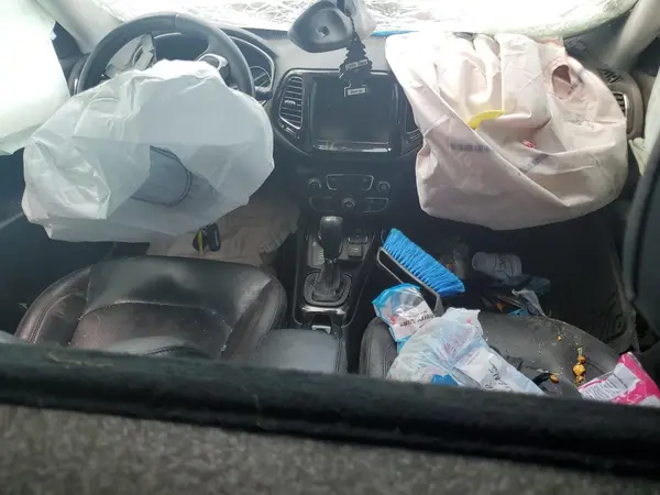3C4NJDCB5JT329143 2018 JEEP COMPASS - Image 8