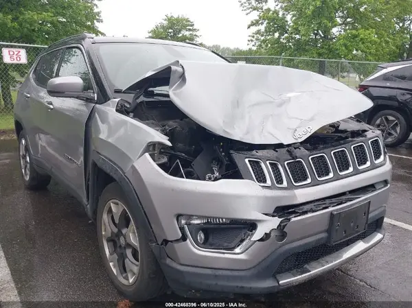 3C4NJDCB5JT349229 2018 JEEP COMPASS - Image 1