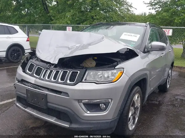 3C4NJDCB5JT349229 2018 JEEP COMPASS - Image 2