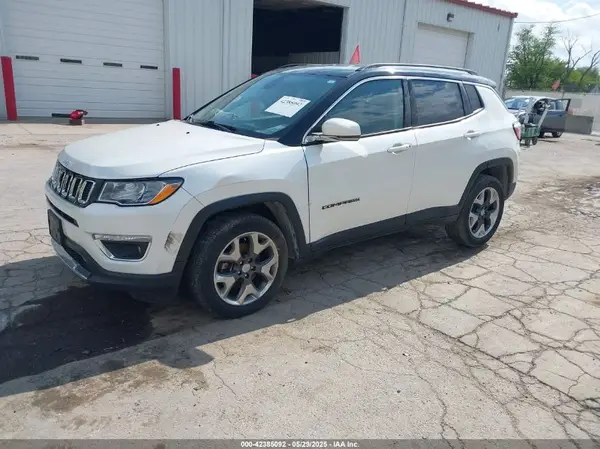 3C4NJDCB5JT354348 2018 JEEP COMPASS - Image 2
