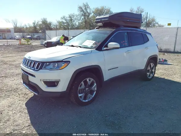 3C4NJDCB5JT355161 2018 JEEP COMPASS - Image 2