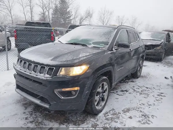 3C4NJDCB5JT365821 2018 JEEP COMPASS - Image 2