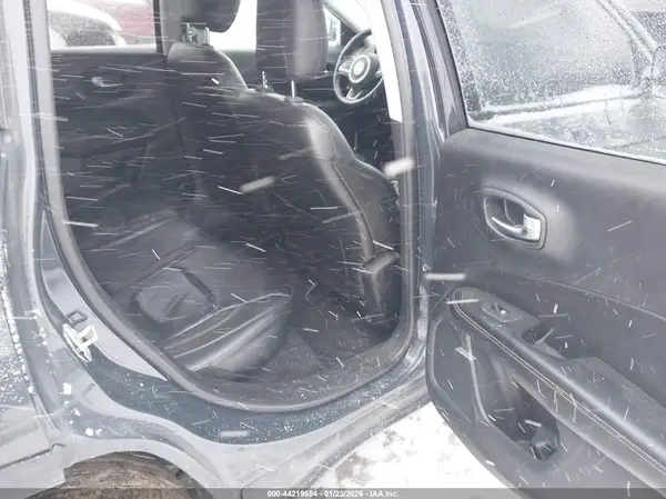 3C4NJDCB5JT365821 2018 JEEP COMPASS - Image 8