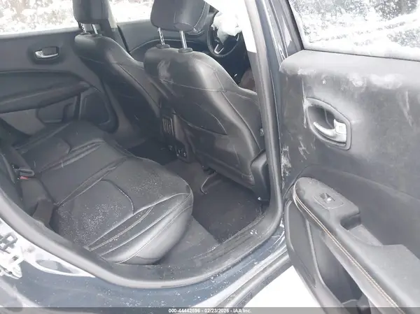 3C4NJDCB5JT398088 2018 JEEP COMPASS - Image 8