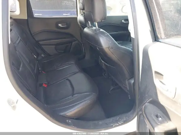 3C4NJDCB5JT398172 2018 JEEP COMPASS - Image 8