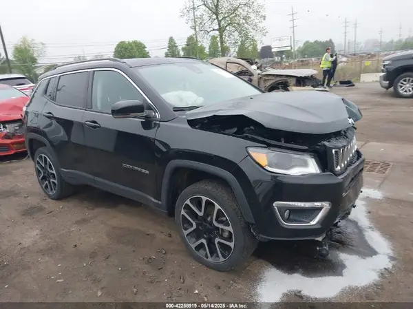 3C4NJDCB5JT399323 2018 JEEP COMPASS - Image 1