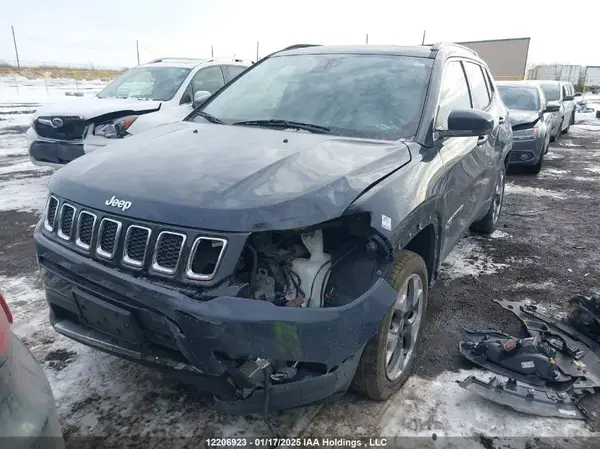 3C4NJDCB5JT412653 2018 JEEP COMPASS - Image 2