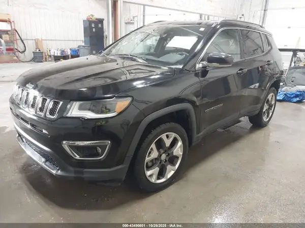 3C4NJDCB5JT415469 2018 JEEP COMPASS - Image 2