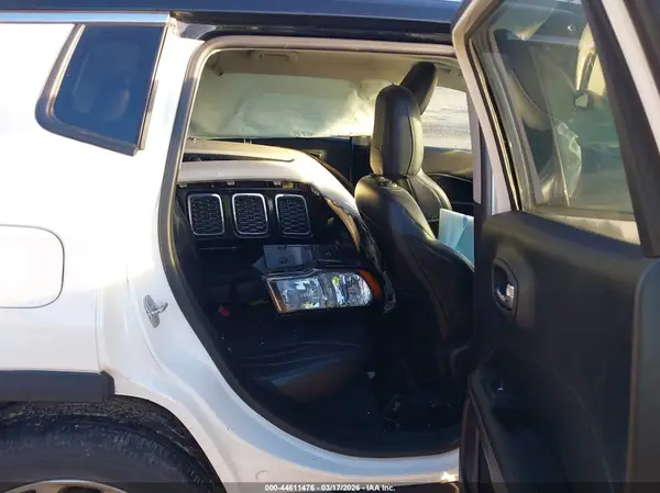 3C4NJDCB5JT436676 2018 JEEP COMPASS - Image 8