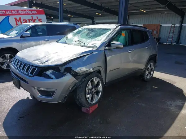 3C4NJDCB5JT463523 2018 JEEP COMPASS - Image 2