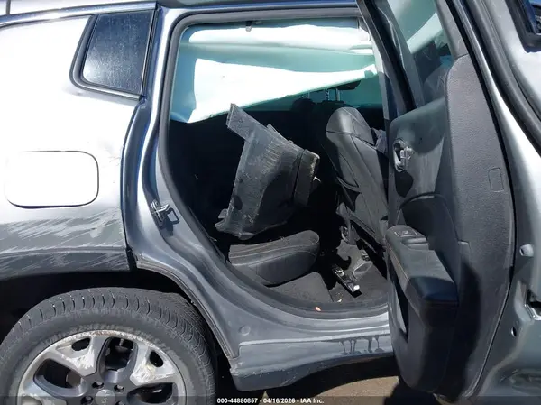 3C4NJDCB5JT463523 2018 JEEP COMPASS - Image 8
