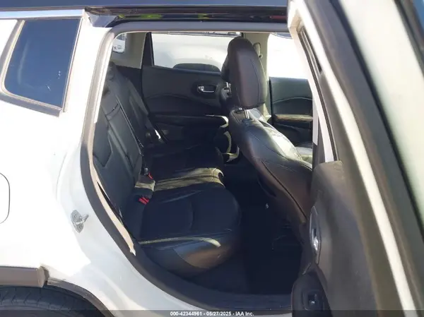 3C4NJDCB5KT733884 2019 JEEP COMPASS - Image 8