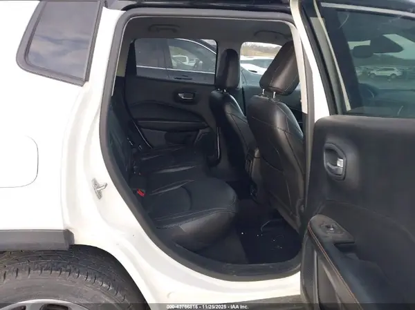 3C4NJDCB5KT752872 2019 JEEP COMPASS - Image 8
