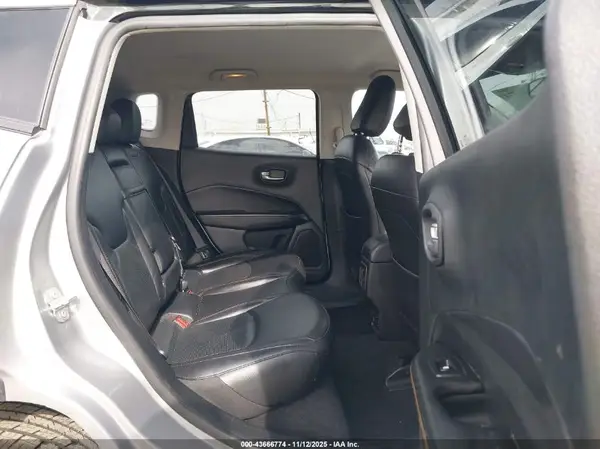 3C4NJDCB5KT780669 2019 JEEP COMPASS - Image 8