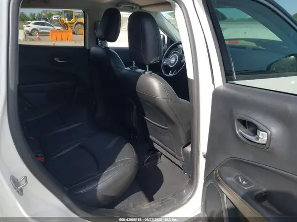3C4NJDCB5LT256214 2020 JEEP COMPASS - Image 8