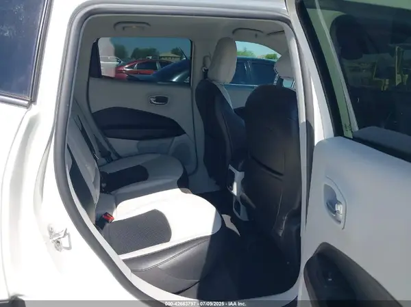 3C4NJDCB5MT590423 2021 JEEP COMPASS - Image 8
