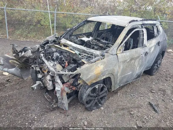 3C4NJDCB5NT228111 2022 JEEP COMPASS - Image 2