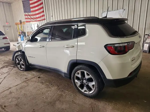 3C4NJDCB6JT104584 2018 JEEP COMPASS - Image 2