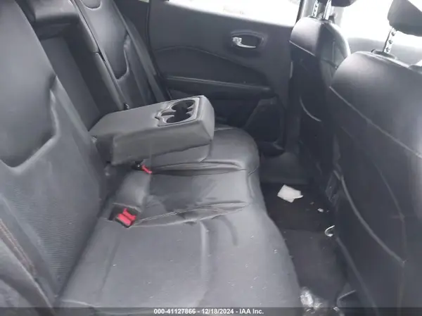 3C4NJDCB6JT113303 2018 JEEP COMPASS - Image 8