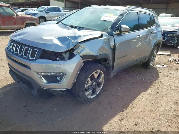 3C4NJDCB6JT135513 2018 JEEP COMPASS - Image 2