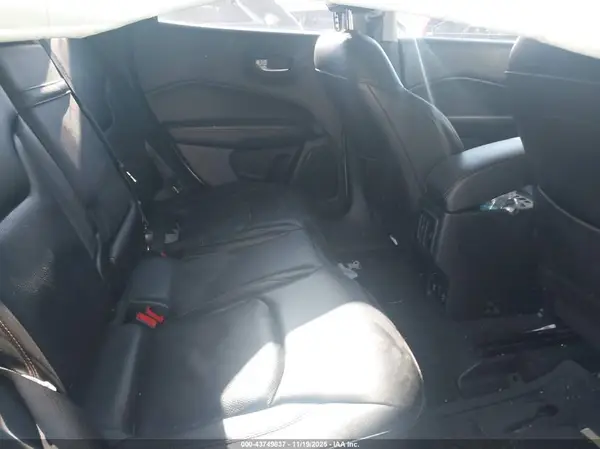 3C4NJDCB6JT212042 2018 JEEP COMPASS - Image 8