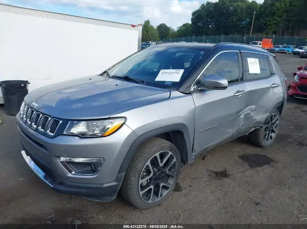3C4NJDCB6JT423970 2018 JEEP COMPASS - Image 2