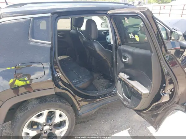 3C4NJDCB6JT437125 2018 JEEP COMPASS - Image 8