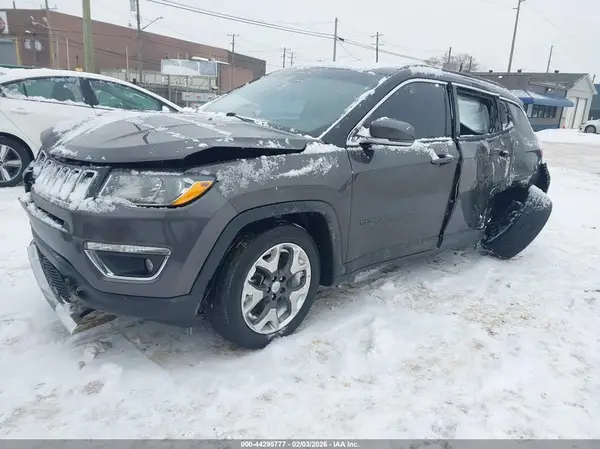 3C4NJDCB6JT457701 2018 JEEP COMPASS - Image 2