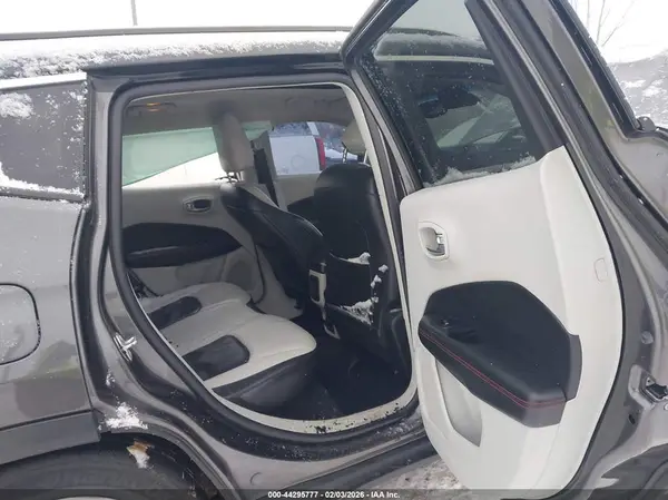 3C4NJDCB6JT457701 2018 JEEP COMPASS - Image 8