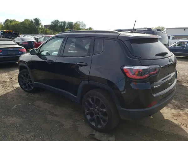 3C4NJDCB6KT670505 2019 JEEP COMPASS - Image 2