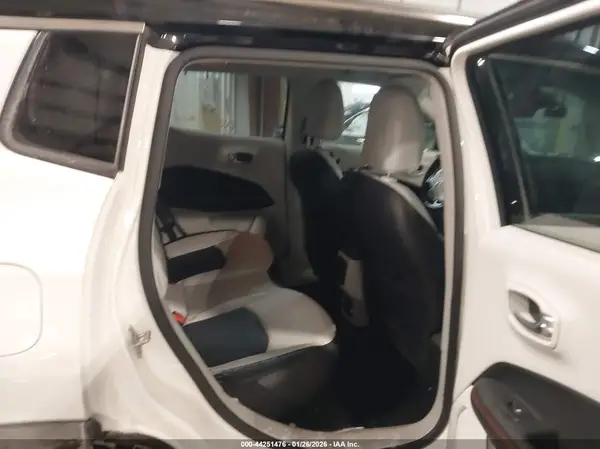 3C4NJDCB6KT843343 2019 JEEP COMPASS - Image 8
