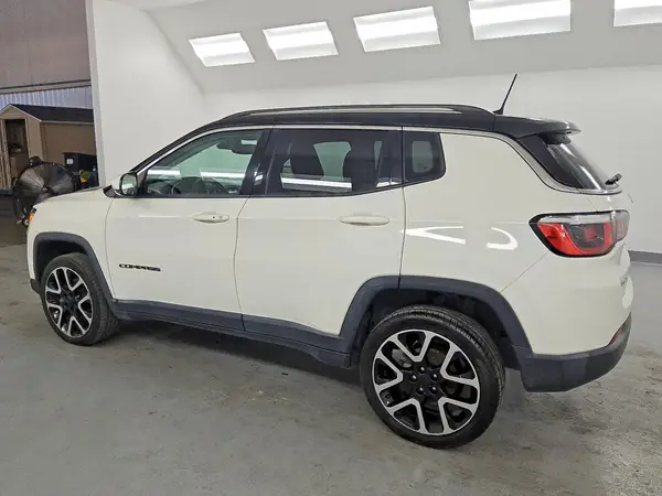 3C4NJDCB7JT104786 2018 JEEP COMPASS - Image 2