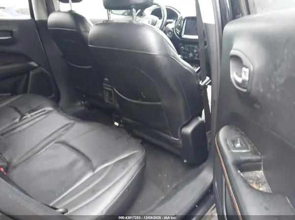 3C4NJDCB7JT115299 2018 JEEP COMPASS - Image 8