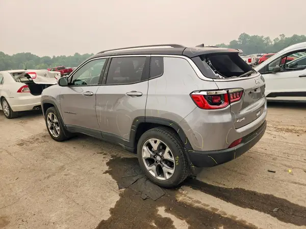 3C4NJDCB7JT135536 2018 JEEP COMPASS - Image 2