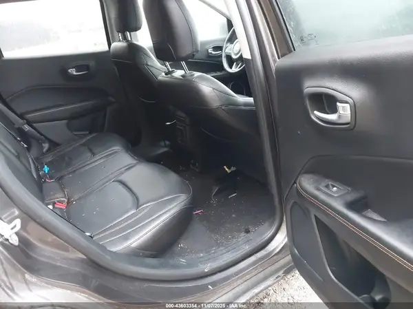 3C4NJDCB7JT135570 2018 JEEP COMPASS - Image 8