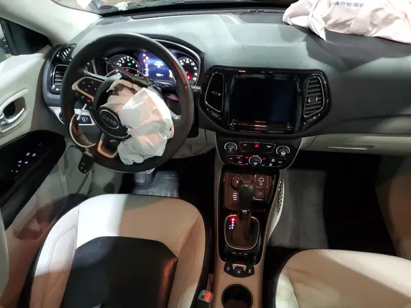 3C4NJDCB7JT206184 2018 JEEP COMPASS - Image 8
